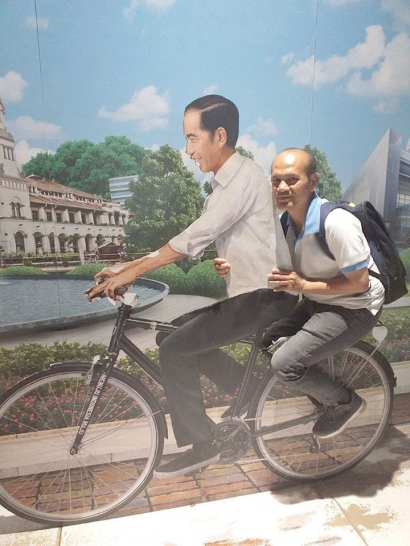 Berhalusinasi Jalan-jalan dengan Pak Jokowi