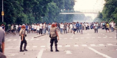 Tragedi Kerusuhan Massal 13-14 Mei 1998: Sebuah Kesaksian Sejarah (1)