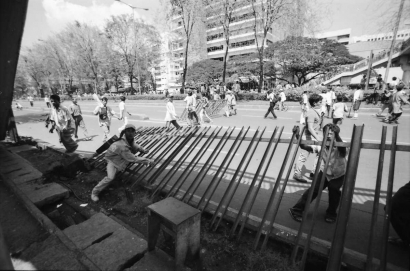 Kerusuhan Mei 1998, Bersyukur karena Sekolah Pulang Lebih Cepat