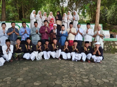 Afif Johan dan Partner Menggelar Bukber bersama Santri Bani Ja'far Banten