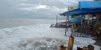 Gelombang Tinggi Melanda Perairan Pantai Selatan Sukabumi, Tiga Orang Selamat, 1 Orang Hilang Saat Mancing