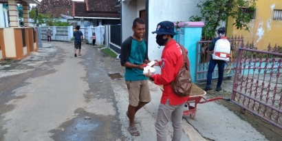PMI Kabupaten Lampung Utara Melakukan Penyemprotan Disinfektan dan Pembagian Paket PHBS