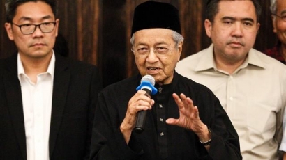 Mahathir Ingatkan Negara Lain Jangan Terjebak Berutang ke China, Indonesia Tersindir?