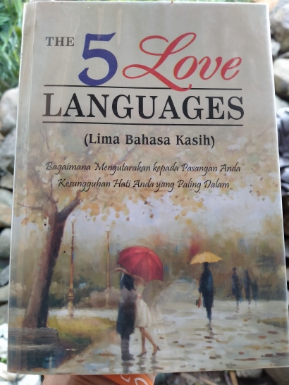 Mengasihi Pasangan dengan Lima Bahasa Kasih