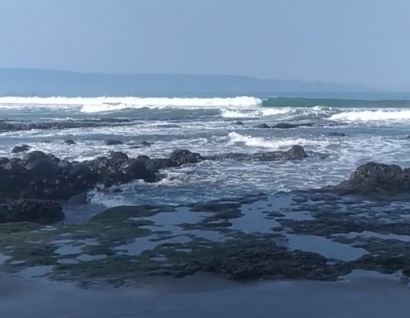 Satu Wisatawan Hilang Tenggelam Tergulung Ombak Pantai Karanghawu, Palabuhanratu, Sukabumi