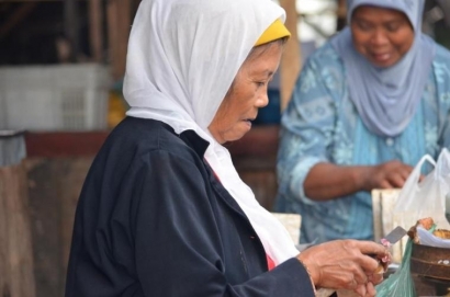 Perbedaan Persepsi Merawat Orangtua di Barat, Arab, dan Indonesia