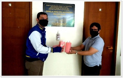 Anjangsana Ketapels ; Donasi Sabun Cuci Tangan Cair ke GKI Immanuel Bintaro