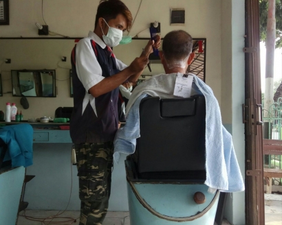 Sulitnya Mencari Pengganti Tukang Cukur Langganan di Tengah Pandemi