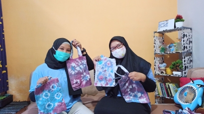 Mahasiswa KKN UM Kenalkan Batik Jumput pada Warga Desa Senggreng