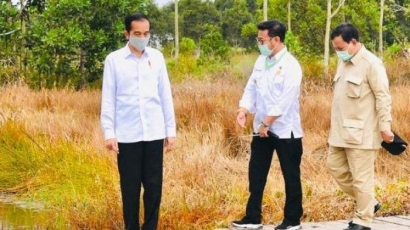 Extraordinary: Menhan Prabowo Mencangkul, Mentan Yasin Limpo Jualan Obat