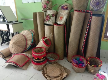 Kerajinan Anyaman Sorume Khas Sulawesi Tenggara