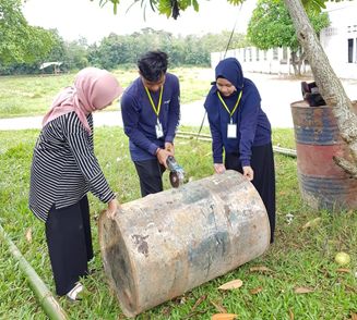 Kelola Sampah di Desa Penyasawan, Mahasiswa KKN UIN SUSKA Riau Gelar Sosialisasi ATM Sampah