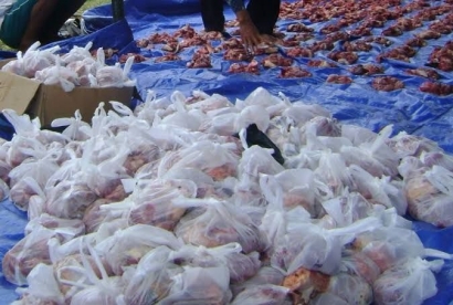 Daging Kurban dan Gagalnya Pelarangan Kantong Plastik