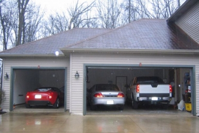 Catatan Kaki: Mana yang Lebih Baik, Menyimpan Mobil di Garasi atau Carport?