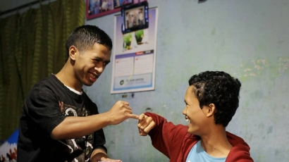 Asa Budi dan Djimbe Barunya: Juara Sensitive Feature Youth Live in IDEAL Save The Children Indonesia