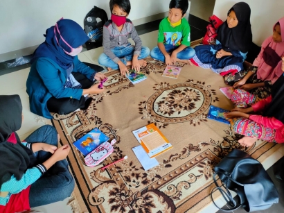 Mahasiswa KKN UNDIP Ajak Anak-anak Belajar Matematika dan Penerapan Pola Hidup Sehat kepada Warga Satriyan