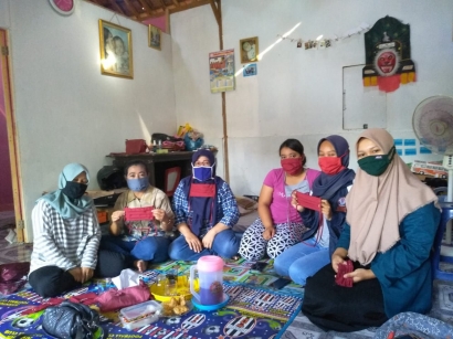Pandemi Covid-19, Mahasiswi KKN Undip Ajak Masyarakat Mandiri Penuhi Kebutuhan Masker dan Protein Hewani
