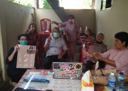 KKN di Kampung Sendiri, Mahasiswa UNDIP Berikan Warga Handsanitizer Gratis dan Seminar Kesehatan