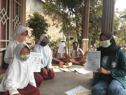  KKN Undip Beri Edukasi kepada Siswa SDN 02 Rejosari Mataram untuk Menggunakan Masker, Cuci Tangan, dan Makan Ikan