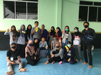 Mahasiswa IPB University Memberikan Tips Produktif dari Rumah: Berkreasi dari Limbah Plastik kepada Remaja Masjid Pulau Buluh