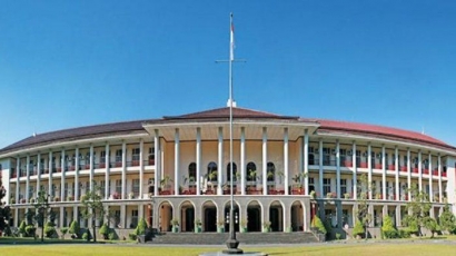 Daftar Peringkat 10 Universitas Terbaik di Indonesia 2020 Versi 4ICU