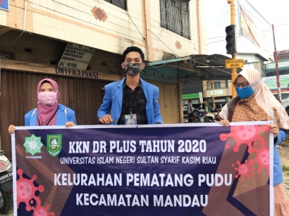 Mahasiswa KKN-DR Plus UIN Suska Riau Melakukan Kegiatan Kepedulian Covid-19