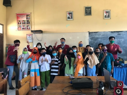 Edukasi Covid-19 Sejak Dini kepada Siswa SD di Dusun Joyomulyo, Desa Kedawungkulon, Kecamatan Grati, Kabupaten Pasuruan