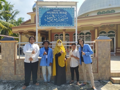Tim KKN-Dr Plus UIN Suska Lakukan Sterilisasi di Masjid Nurul Haq