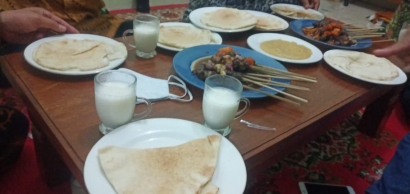 Roti Mesir dan Sate, Belum Ada Nasi Ditanya Belum Makan