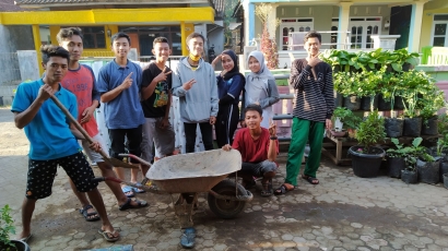 Pekan Hidroponik sebagai Back To Nature Masyarakat Desa Tangkilsari
