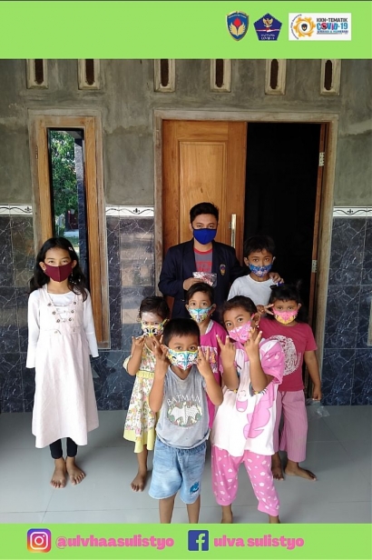 Mahasiswa KKN-T Covid 19 Universitas PGRI Semarang Bagikan Masker Gratis kepada Anak-anak di Desa Tambakagung