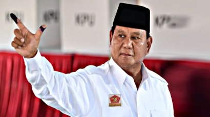 The New of Prabowo: Dianggap Menteri Terbaik, Prestasi Nihil, dan Ia Perlu Restu Wiranto?