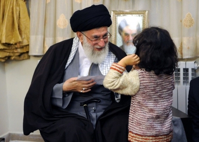 Pandangan Ayatullah Khamenei dalam Membangun Keluarga Harmonis
