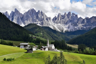 Menembus 2 Negara Menuju Dolomites, Pegunungan Terindah di Dunia