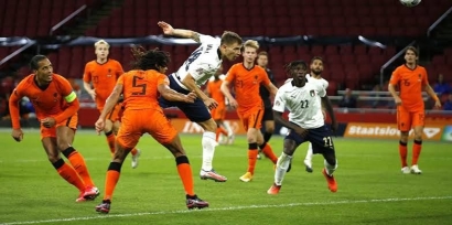 Bek 2,3 Triliun Belanda Gagal Hentikan Italia, Skor 0-1