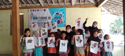 Kurnia Nur Hidayati, Mahasiswa KKN-T UPGRIS Desa Sekarsari Ajak Anak-anak SD Membuat Kolase
