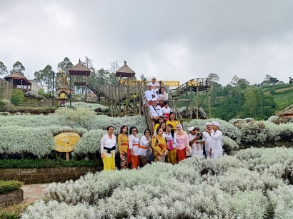Menikmati Pesona Taman Edelweis di Lereng Gunung Agung, Bali