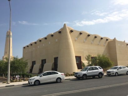 Masjid Agung Negeri Qatar, dari Luar Mirip Benteng di Dalamnya Mewah dan Anggun
