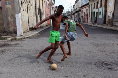 Sepak Bola Kuba dan Indonesia: Berangkat dari Perlawanan, Tampil di Piala Dunia dan Timbul Tenggelam