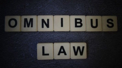 Bagaimana Seharusnya Pekerja Level Menengah Menyikapi Omnibus Law?
