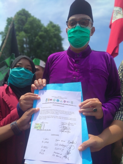 Aksi Demo Mahasiswa dan Buruh Tolak UU Cipta Kerja Bersamaan dengan HUT Kabupaten Bungo ke-55
