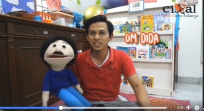 Berkenalan dengan Om Dida, Guru Prasekolah Inspiratif yang Aktif Mendongeng di Kanal Youtube