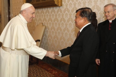 Makna Pertemuan Jusuf Kalla dan Paus Fransiskus di Vatikan