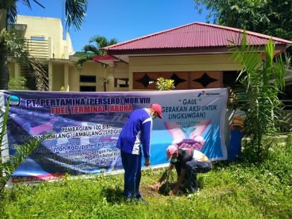 Pertamina FT Labuha Bagi 100 Bibit Pohon Jambulang kepada Pemda Halmahera Selatan