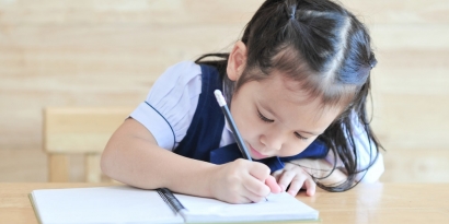 Orangtua, Ajari Anak Menulis Ada Waktu Terbaiknya