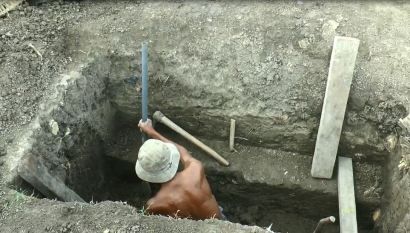 Membedah "Kecerdasan Anomalis" Mbah Sumadi, Kakek 102 Tahun yang Menggali Kuburnya Sendiri