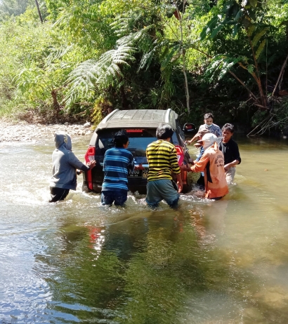 Pengalaman Mogok di Sungai Lembantongoa Demi Jaring Aspirasi