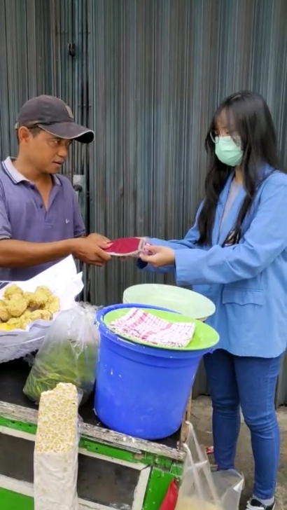KKN Nusamandiri "Pembagian Masker dan Makanan Gratis di Lingkungan Kelurahan Kramat Kecamatan Senen 2020"