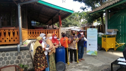 Pelatihan Mengenai Pengelolaan Limbah Rumah Tangga untuk Mendukung "Zero Waste Lifestyle" kepada Warga Tulusrejo Kota Malang