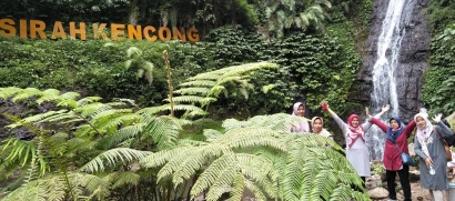 Sirah Kencong, Destinasi Wisata Berupa Perkebunan Teh dan Air Terjun